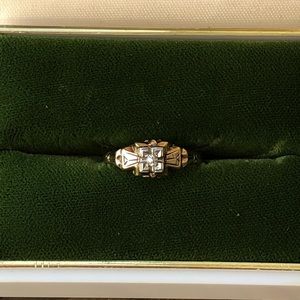 10K Antique Diamond Ring